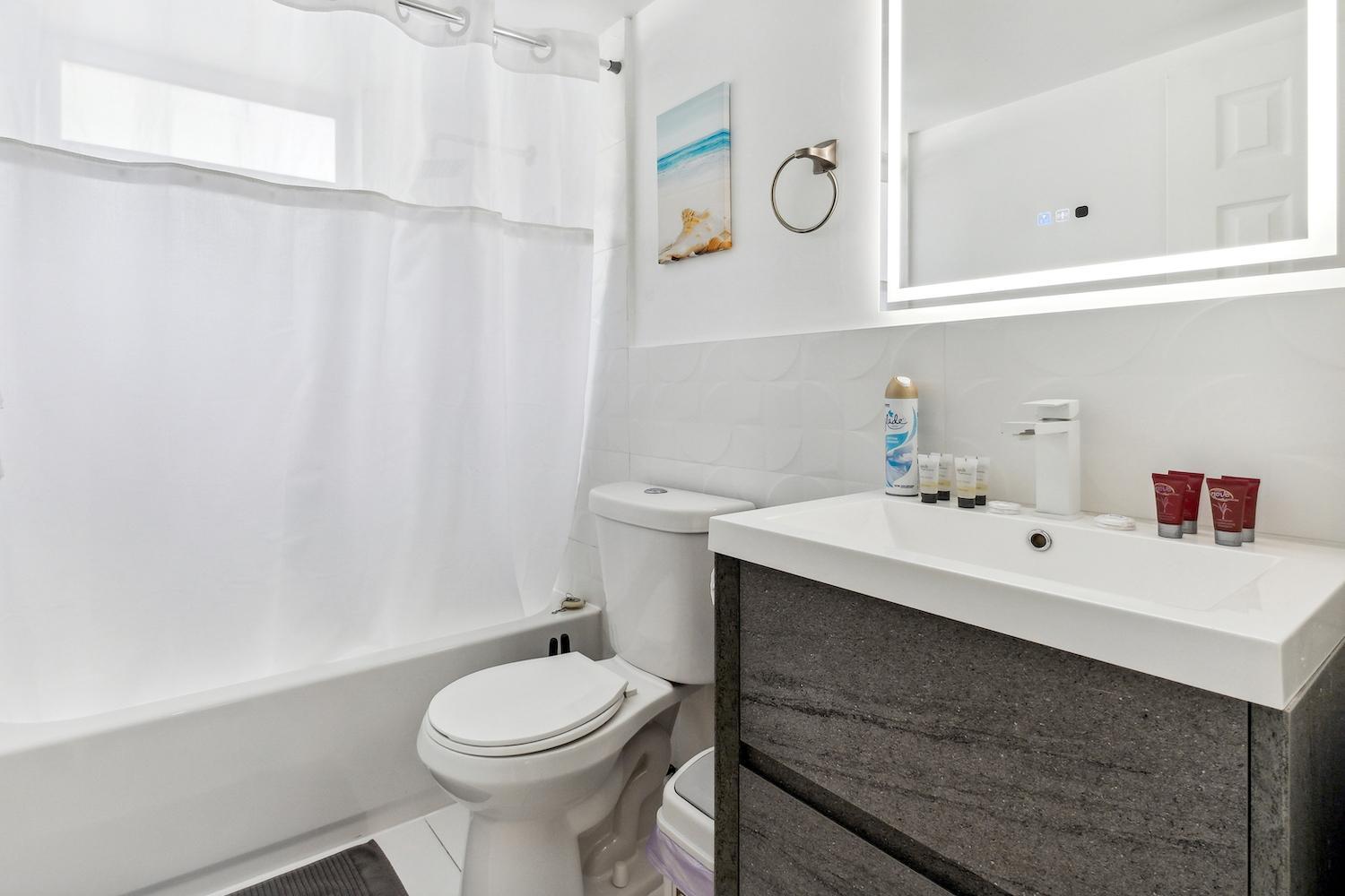 713 Miami Beach Apartments Номер фото
